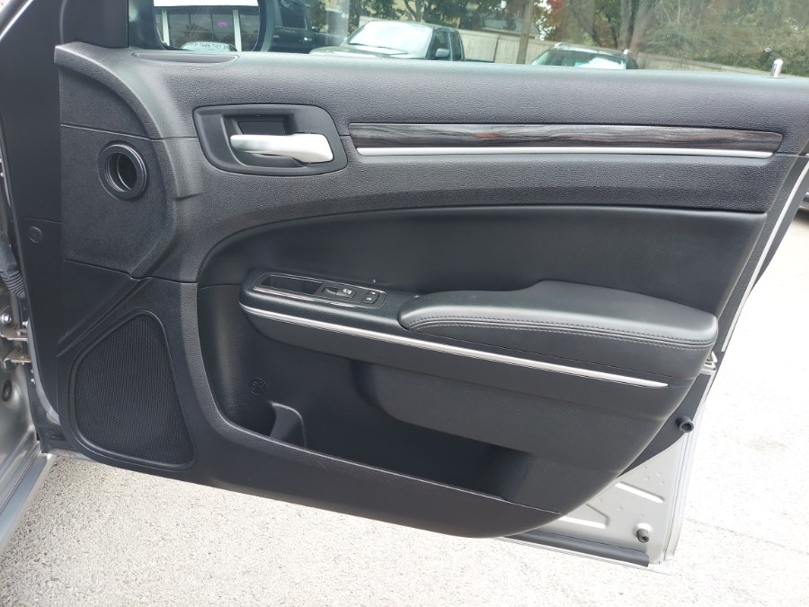 2016 Chrysler 300 4dr Sdn Limited AWD, available for sale in East Windsor, Connecticut | United Auto Sales of E Windsor, Inc. East Windsor, Connecticut 2016 Chrysler 300 4dr Sdn Limited AWD, available for sale in East Windsor, Connecticut | United Auto Sales of E Windsor, Inc. East Windsor, Connecticut