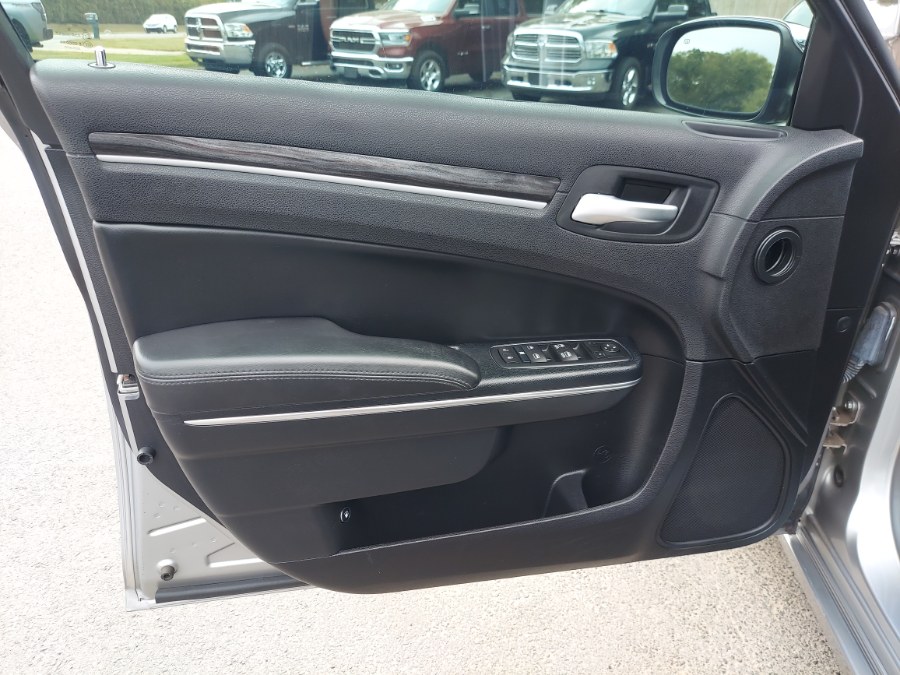 2016 Chrysler 300 4dr Sdn Limited AWD, available for sale in East Windsor, Connecticut | United Auto Sales of E Windsor, Inc. East Windsor, Connecticut 2016 Chrysler 300 4dr Sdn Limited AWD, available for sale in East Windsor, Connecticut | United Auto Sales of E Windsor, Inc. East Windsor, Connecticut