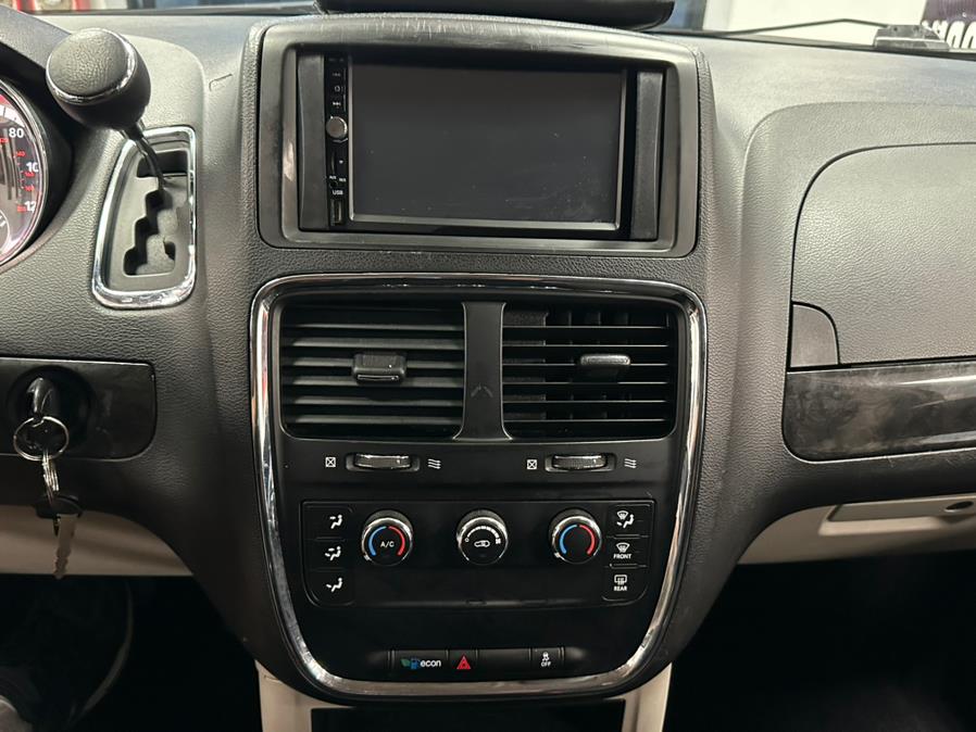 2014 Dodge Grand Caravan 4dr Wgn SXT, available for sale in Inwood, New York | 5 Towns Drive. Inwood, New York 2014 Dodge Grand Caravan 4dr Wgn SXT, available for sale in Inwood, New York | 5 Towns Drive. Inwood, New York