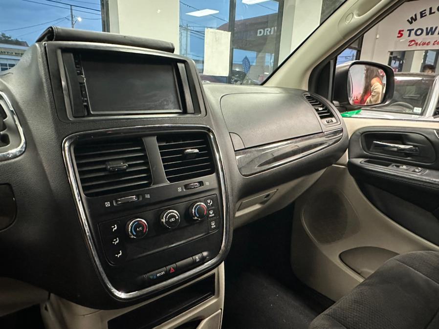 2014 Dodge Grand Caravan 4dr Wgn SXT, available for sale in Inwood, New York | 5 Towns Drive. Inwood, New York 2014 Dodge Grand Caravan 4dr Wgn SXT, available for sale in Inwood, New York | 5 Towns Drive. Inwood, New York