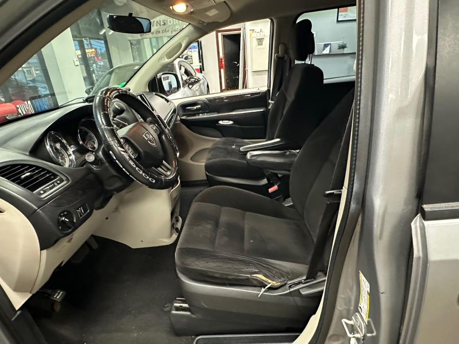 2014 Dodge Grand Caravan 4dr Wgn SXT, available for sale in Inwood, New York | 5 Towns Drive. Inwood, New York 2014 Dodge Grand Caravan 4dr Wgn SXT, available for sale in Inwood, New York | 5 Towns Drive. Inwood, New York