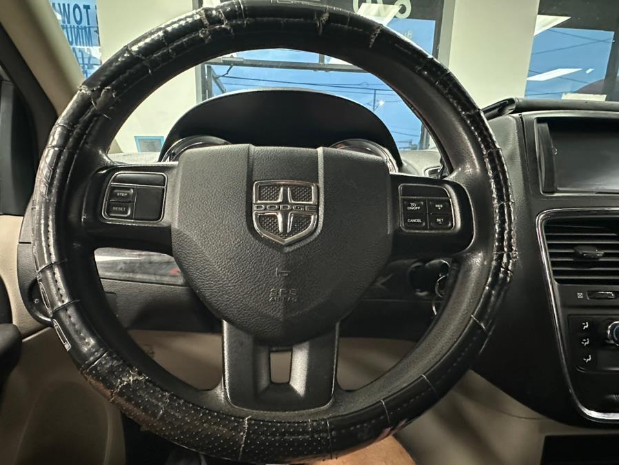 2014 Dodge Grand Caravan 4dr Wgn SXT, available for sale in Inwood, New York | 5 Towns Drive. Inwood, New York 2014 Dodge Grand Caravan 4dr Wgn SXT, available for sale in Inwood, New York | 5 Towns Drive. Inwood, New York