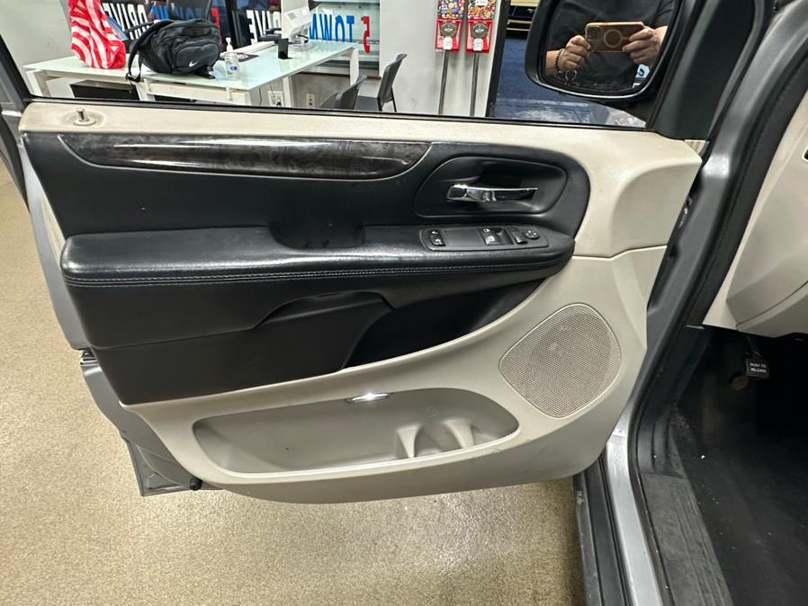 2014 Dodge Grand Caravan 4dr Wgn SXT, available for sale in Inwood, New York | 5 Towns Drive. Inwood, New York 2014 Dodge Grand Caravan 4dr Wgn SXT, available for sale in Inwood, New York | 5 Towns Drive. Inwood, New York