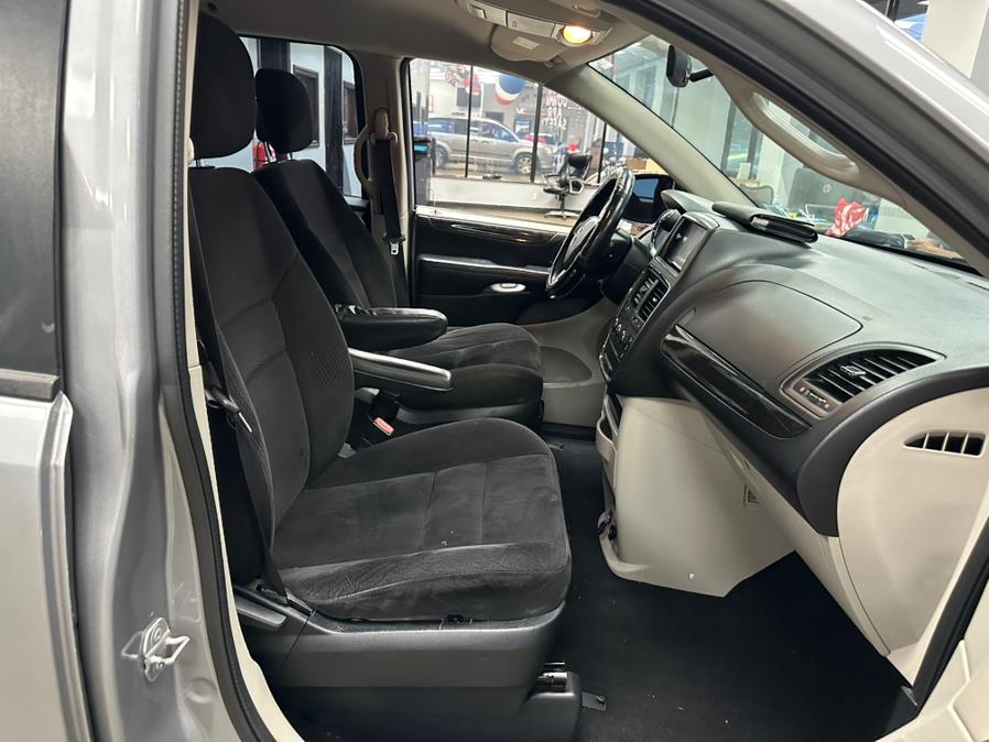 2014 Dodge Grand Caravan 4dr Wgn SXT, available for sale in Inwood, New York | 5 Towns Drive. Inwood, New York 2014 Dodge Grand Caravan 4dr Wgn SXT, available for sale in Inwood, New York | 5 Towns Drive. Inwood, New York