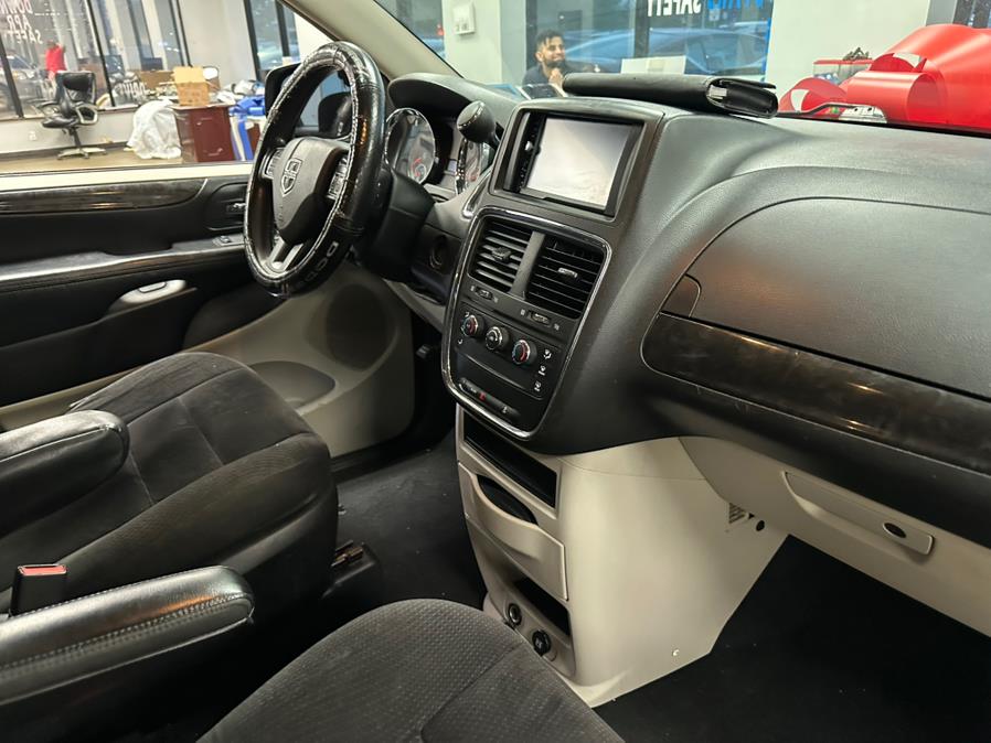2014 Dodge Grand Caravan 4dr Wgn SXT, available for sale in Inwood, New York | 5 Towns Drive. Inwood, New York 2014 Dodge Grand Caravan 4dr Wgn SXT, available for sale in Inwood, New York | 5 Towns Drive. Inwood, New York