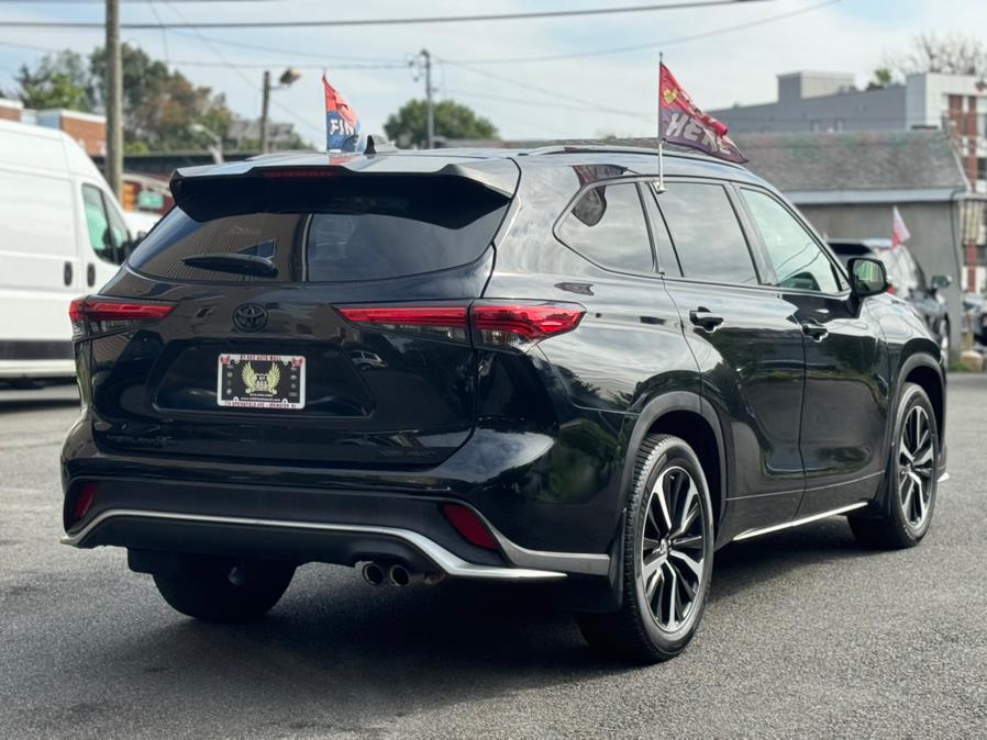 2021 Toyota Highlander XSE photo 2