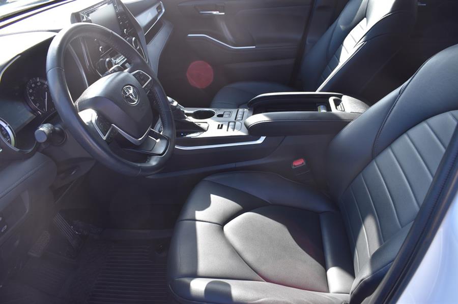 2022 Toyota Highlander XLE, available for sale in Patchogue, New York | 112 Auto Plaza. Patchogue, New York 2022 Toyota Highlander XLE, available for sale in Patchogue, New York | 112 Auto Plaza. Patchogue, New York