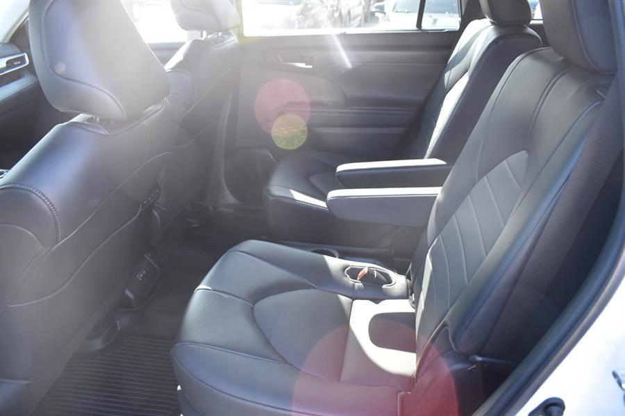 2022 Toyota Highlander XLE, available for sale in Patchogue, New York | 112 Auto Plaza. Patchogue, New York 2022 Toyota Highlander XLE, available for sale in Patchogue, New York | 112 Auto Plaza. Patchogue, New York