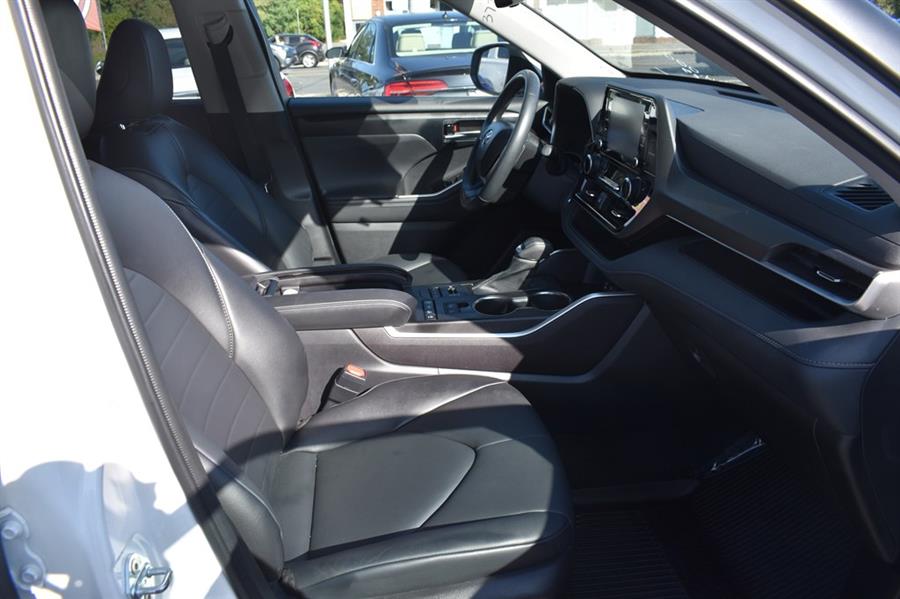 2022 Toyota Highlander XLE, available for sale in Patchogue, New York | 112 Auto Plaza. Patchogue, New York 2022 Toyota Highlander XLE, available for sale in Patchogue, New York | 112 Auto Plaza. Patchogue, New York