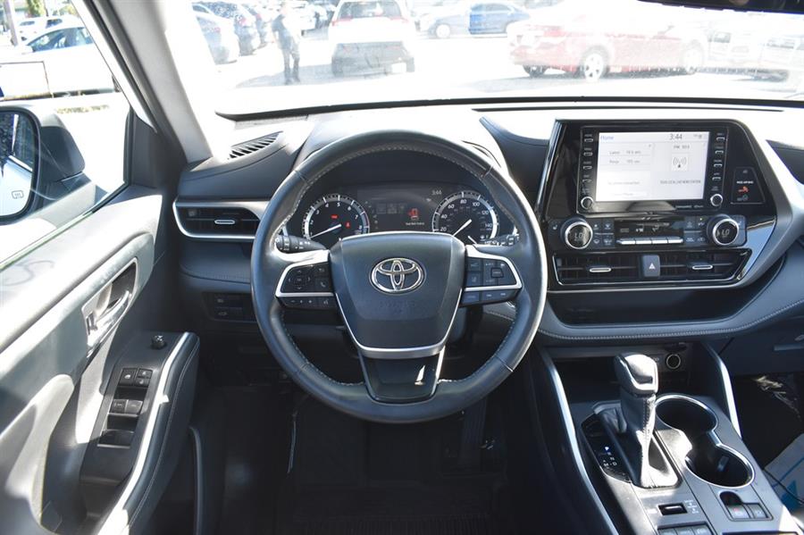 2022 Toyota Highlander XLE, available for sale in Patchogue, New York | 112 Auto Plaza. Patchogue, New York 2022 Toyota Highlander XLE, available for sale in Patchogue, New York | 112 Auto Plaza. Patchogue, New York