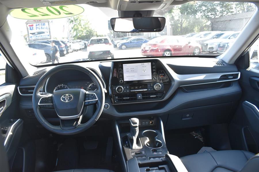 2022 Toyota Highlander XLE, available for sale in Patchogue, New York | 112 Auto Plaza. Patchogue, New York 2022 Toyota Highlander XLE, available for sale in Patchogue, New York | 112 Auto Plaza. Patchogue, New York