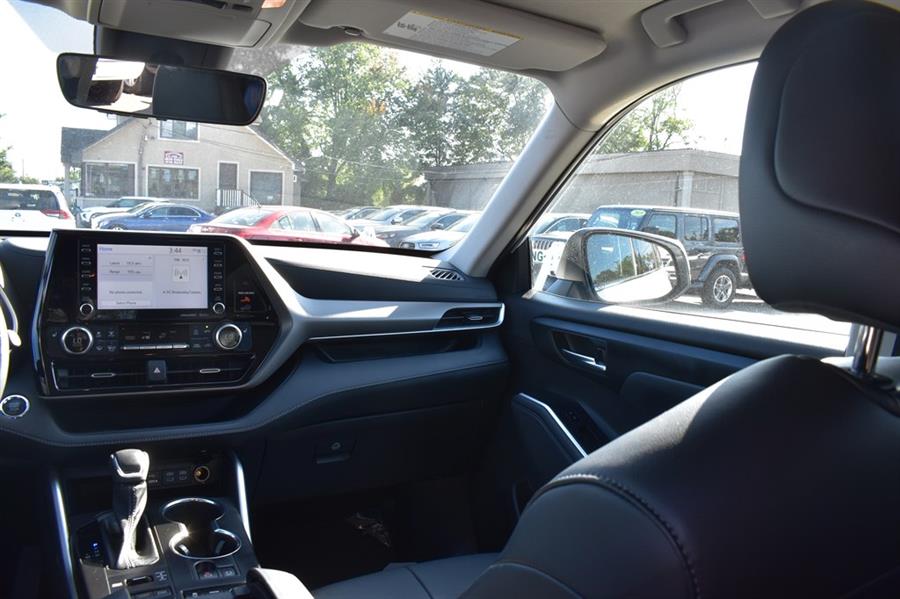 2022 Toyota Highlander XLE, available for sale in Patchogue, New York | 112 Auto Plaza. Patchogue, New York 2022 Toyota Highlander XLE, available for sale in Patchogue, New York | 112 Auto Plaza. Patchogue, New York