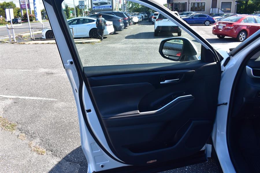 2022 Toyota Highlander XLE, available for sale in Patchogue, New York | 112 Auto Plaza. Patchogue, New York 2022 Toyota Highlander XLE, available for sale in Patchogue, New York | 112 Auto Plaza. Patchogue, New York