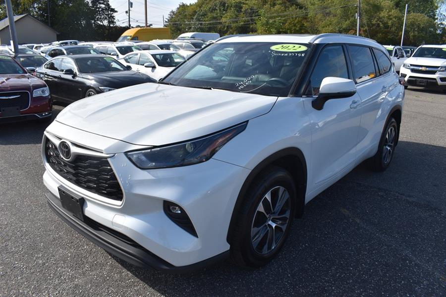 2022 Toyota Highlander XLE, available for sale in Patchogue, New York | 112 Auto Plaza. Patchogue, New York 2022 Toyota Highlander XLE, available for sale in Patchogue, New York | 112 Auto Plaza. Patchogue, New York