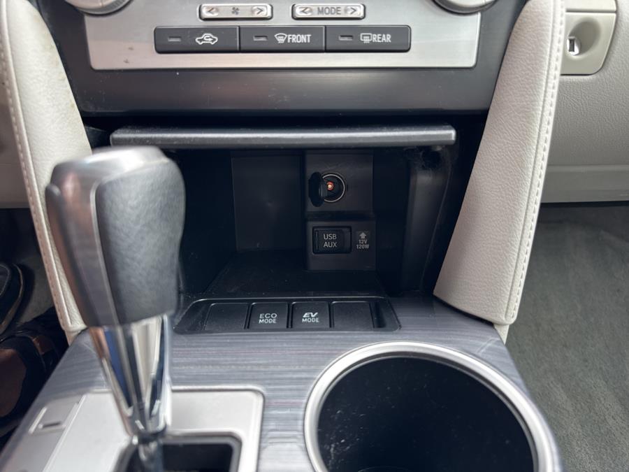 2012 Toyota Camry Hybrid 4dr Sdn LE, available for sale in Waterbury, Connecticut | National Auto Brokers, Inc.. Waterbury, Connecticut 2012 Toyota Camry Hybrid 4dr Sdn LE, available for sale in Waterbury, Connecticut | National Auto Brokers, Inc.. Waterbury, Connecticut