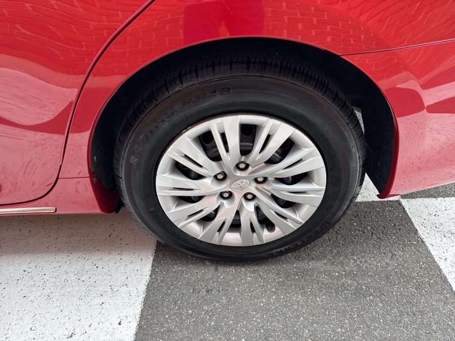 2012 Toyota Camry Hybrid 4dr Sdn LE, available for sale in Waterbury, Connecticut | National Auto Brokers, Inc.. Waterbury, Connecticut 2012 Toyota Camry Hybrid 4dr Sdn LE, available for sale in Waterbury, Connecticut | National Auto Brokers, Inc.. Waterbury, Connecticut