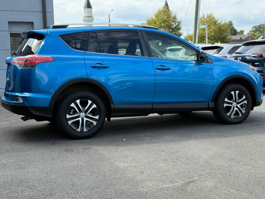 2018 Toyota RAV4 LE photo 4