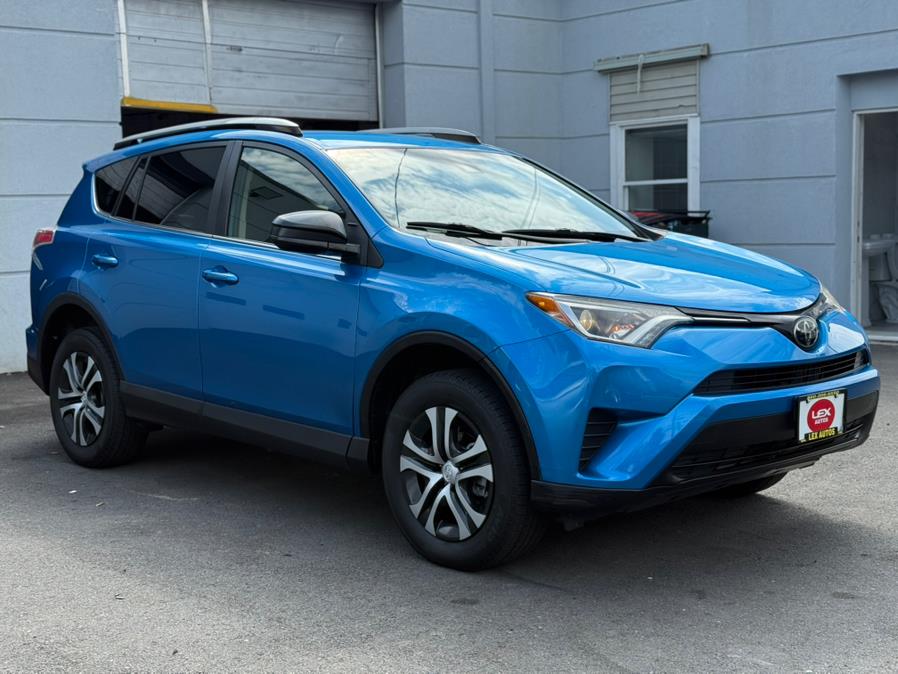 2018 Toyota RAV4 LE photo 3