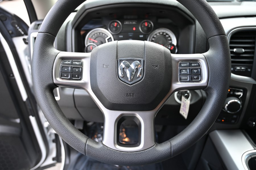 2023 Ram 1500 SLT photo 18