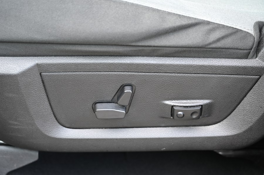 2023 Ram 1500 SLT photo 13