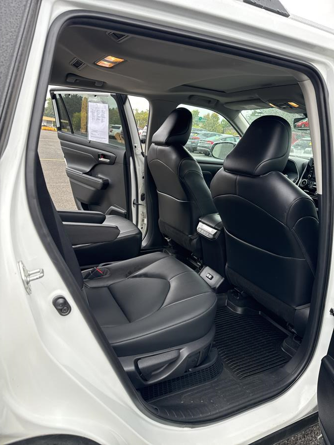 2022 Toyota Highlander Hybrid XLE AWD (Natl), available for sale in Shelton, Connecticut | Center Motorsports LLC. Shelton, Connecticut 2022 Toyota Highlander Hybrid XLE AWD (Natl), available for sale in Shelton, Connecticut | Center Motorsports LLC. Shelton, Connecticut