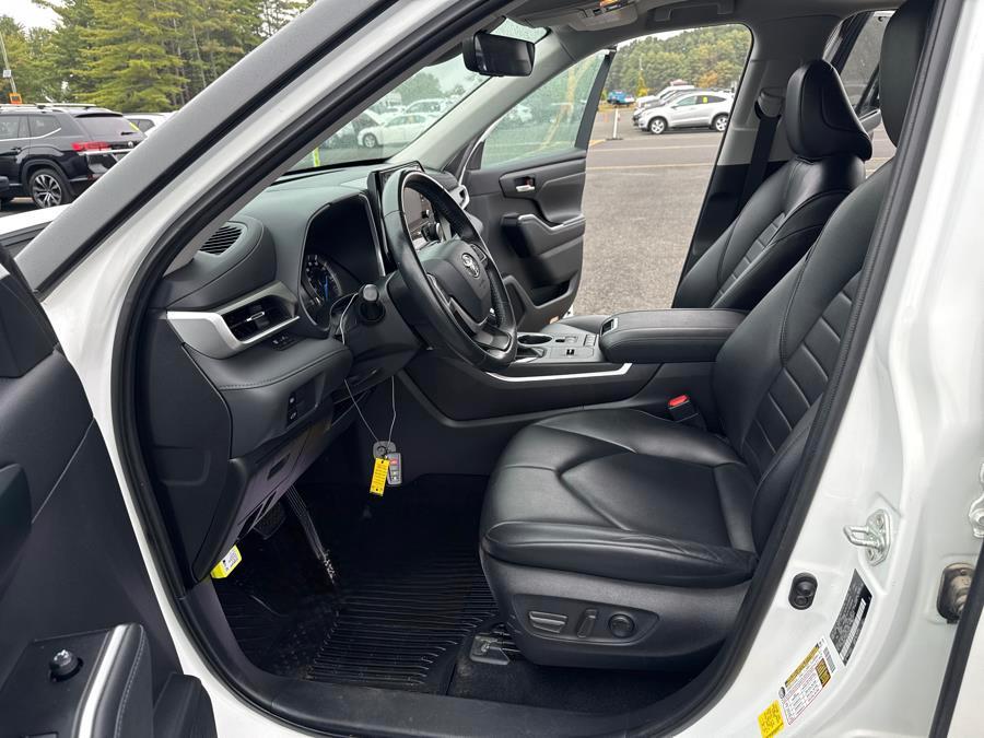 2022 Toyota Highlander Hybrid XLE AWD (Natl), available for sale in Shelton, Connecticut | Center Motorsports LLC. Shelton, Connecticut 2022 Toyota Highlander Hybrid XLE AWD (Natl), available for sale in Shelton, Connecticut | Center Motorsports LLC. Shelton, Connecticut