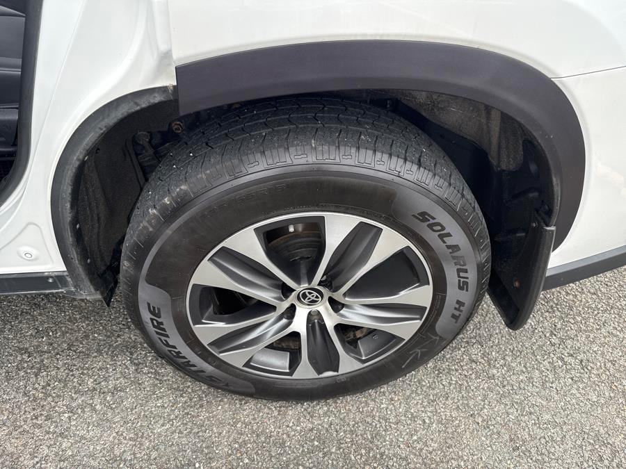 2022 Toyota Highlander Hybrid XLE AWD (Natl), available for sale in Shelton, Connecticut | Center Motorsports LLC. Shelton, Connecticut 2022 Toyota Highlander Hybrid XLE AWD (Natl), available for sale in Shelton, Connecticut | Center Motorsports LLC. Shelton, Connecticut
