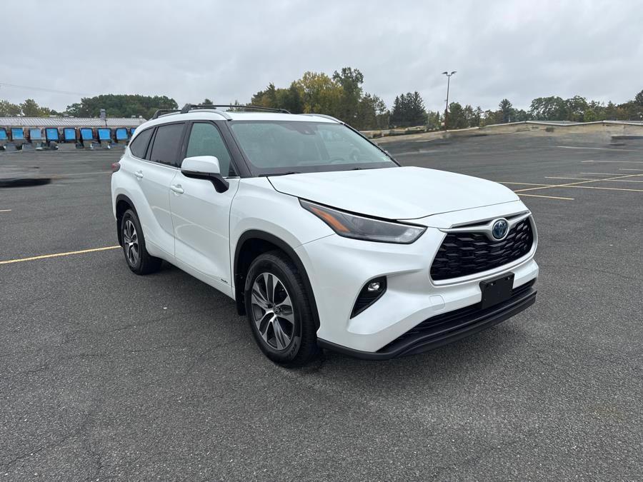 2022 Toyota Highlander Hybrid XLE AWD (Natl), available for sale in Shelton, Connecticut | Center Motorsports LLC. Shelton, Connecticut 2022 Toyota Highlander Hybrid XLE AWD (Natl), available for sale in Shelton, Connecticut | Center Motorsports LLC. Shelton, Connecticut