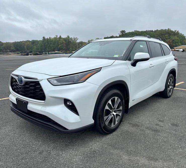 2022 Toyota Highlander Hybrid XLE AWD (Natl), available for sale in Shelton, Connecticut | Center Motorsports LLC. Shelton, Connecticut 2022 Toyota Highlander Hybrid XLE AWD (Natl), available for sale in Shelton, Connecticut | Center Motorsports LLC. Shelton, Connecticut