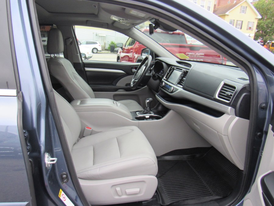 2017 Toyota Highlander XLE, available for sale in Worcester, Massachusetts | Hilario's Auto Sales Inc.. Worcester, Massachusetts 2017 Toyota Highlander XLE, available for sale in Worcester, Massachusetts | Hilario's Auto Sales Inc.. Worcester, Massachusetts