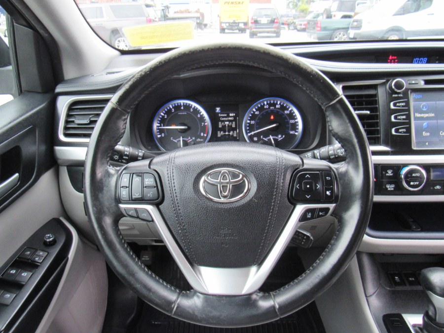 2017 Toyota Highlander XLE, available for sale in Worcester, Massachusetts | Hilario's Auto Sales Inc.. Worcester, Massachusetts 2017 Toyota Highlander XLE, available for sale in Worcester, Massachusetts | Hilario's Auto Sales Inc.. Worcester, Massachusetts