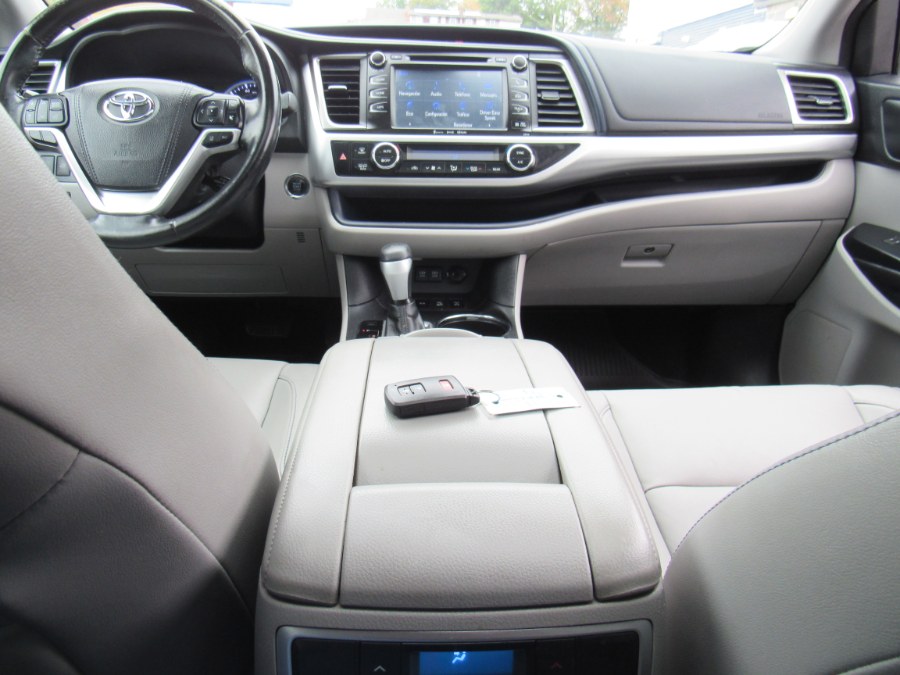 2017 Toyota Highlander XLE, available for sale in Worcester, Massachusetts | Hilario's Auto Sales Inc.. Worcester, Massachusetts 2017 Toyota Highlander XLE, available for sale in Worcester, Massachusetts | Hilario's Auto Sales Inc.. Worcester, Massachusetts