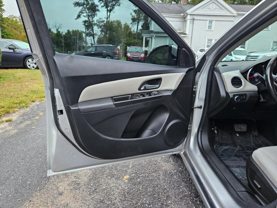 2014 Chevrolet Cruze 4dr Sdn Auto 1LT, available for sale in East Windsor, Connecticut | Toro Auto. East Windsor, Connecticut 2014 Chevrolet Cruze 4dr Sdn Auto 1LT, available for sale in East Windsor, Connecticut | Toro Auto. East Windsor, Connecticut