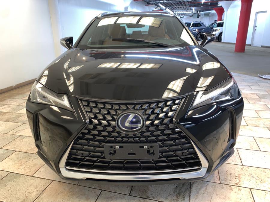2022 Lexus UX 250h photo 3
