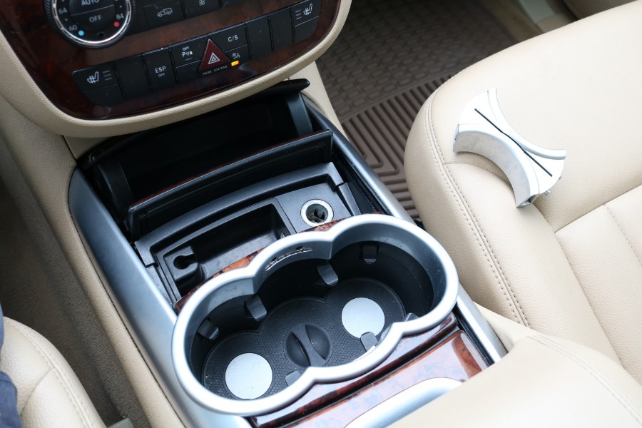 2010 Mercedes-Benz R-Class 4MATIC 4dr R350, available for sale in Bristol, Connecticut | Dealmax Motors LLC. Bristol, Connecticut 2010 Mercedes-Benz R-Class 4MATIC 4dr R350, available for sale in Bristol, Connecticut | Dealmax Motors LLC. Bristol, Connecticut