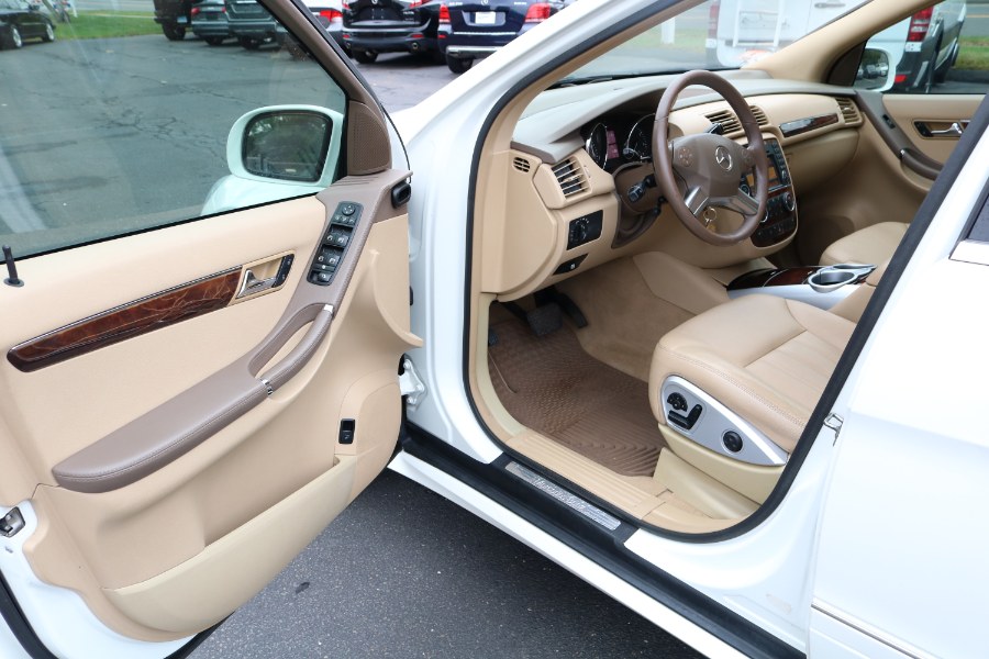 2010 Mercedes-Benz R-Class 4MATIC 4dr R350, available for sale in Bristol, Connecticut | Dealmax Motors LLC. Bristol, Connecticut 2010 Mercedes-Benz R-Class 4MATIC 4dr R350, available for sale in Bristol, Connecticut | Dealmax Motors LLC. Bristol, Connecticut