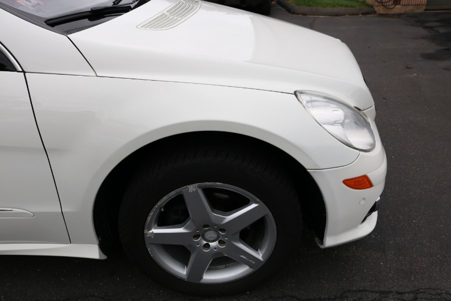 2010 Mercedes-Benz R-Class 4MATIC 4dr R350, available for sale in Bristol, Connecticut | Dealmax Motors LLC. Bristol, Connecticut 2010 Mercedes-Benz R-Class 4MATIC 4dr R350, available for sale in Bristol, Connecticut | Dealmax Motors LLC. Bristol, Connecticut