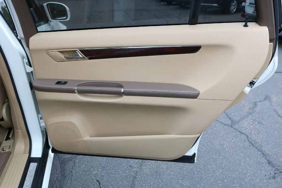 2010 Mercedes-Benz R-Class 4MATIC 4dr R350, available for sale in Bristol, Connecticut | Dealmax Motors LLC. Bristol, Connecticut 2010 Mercedes-Benz R-Class 4MATIC 4dr R350, available for sale in Bristol, Connecticut | Dealmax Motors LLC. Bristol, Connecticut