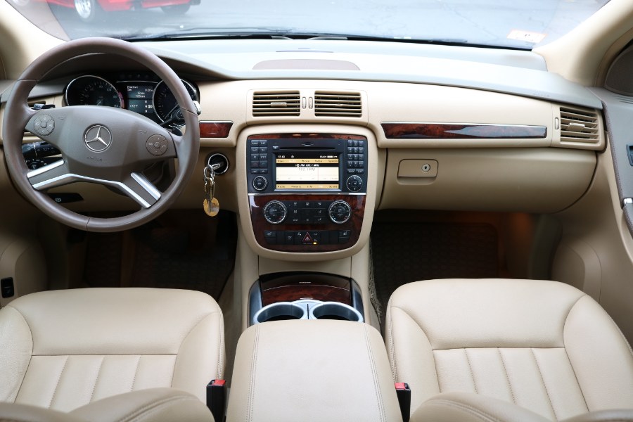 2010 Mercedes-Benz R-Class 4MATIC 4dr R350, available for sale in Bristol, Connecticut | Dealmax Motors LLC. Bristol, Connecticut 2010 Mercedes-Benz R-Class 4MATIC 4dr R350, available for sale in Bristol, Connecticut | Dealmax Motors LLC. Bristol, Connecticut
