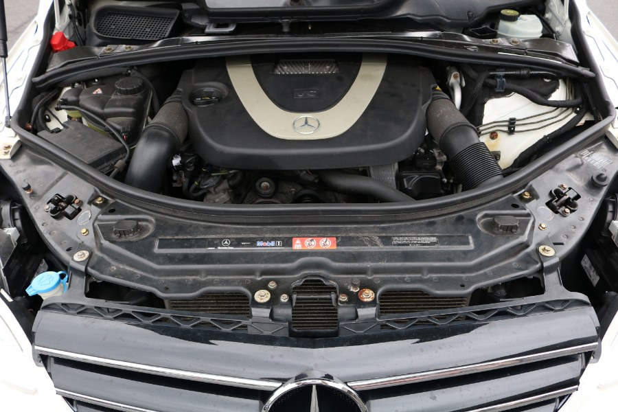 2010 Mercedes-Benz R-Class 4MATIC 4dr R350, available for sale in Bristol, Connecticut | Dealmax Motors LLC. Bristol, Connecticut 2010 Mercedes-Benz R-Class 4MATIC 4dr R350, available for sale in Bristol, Connecticut | Dealmax Motors LLC. Bristol, Connecticut