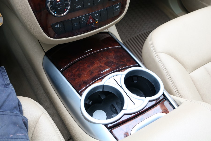 2010 Mercedes-Benz R-Class 4MATIC 4dr R350, available for sale in Bristol, Connecticut | Dealmax Motors LLC. Bristol, Connecticut 2010 Mercedes-Benz R-Class 4MATIC 4dr R350, available for sale in Bristol, Connecticut | Dealmax Motors LLC. Bristol, Connecticut