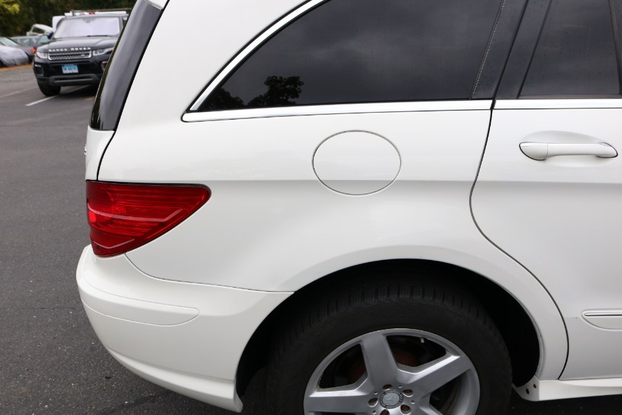 2010 Mercedes-Benz R-Class 4MATIC 4dr R350, available for sale in Bristol, Connecticut | Dealmax Motors LLC. Bristol, Connecticut 2010 Mercedes-Benz R-Class 4MATIC 4dr R350, available for sale in Bristol, Connecticut | Dealmax Motors LLC. Bristol, Connecticut
