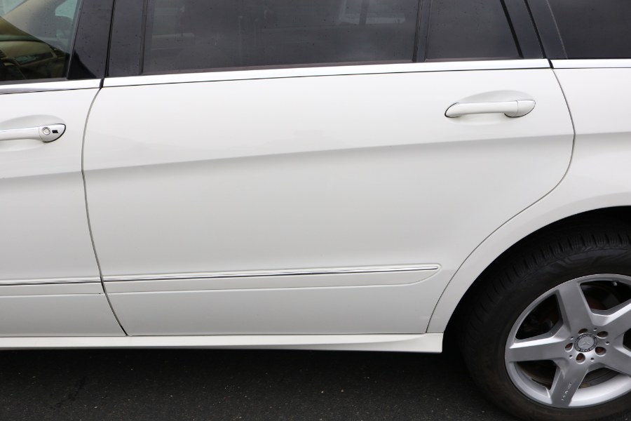 2010 Mercedes-Benz R-Class 4MATIC 4dr R350, available for sale in Bristol, Connecticut | Dealmax Motors LLC. Bristol, Connecticut 2010 Mercedes-Benz R-Class 4MATIC 4dr R350, available for sale in Bristol, Connecticut | Dealmax Motors LLC. Bristol, Connecticut