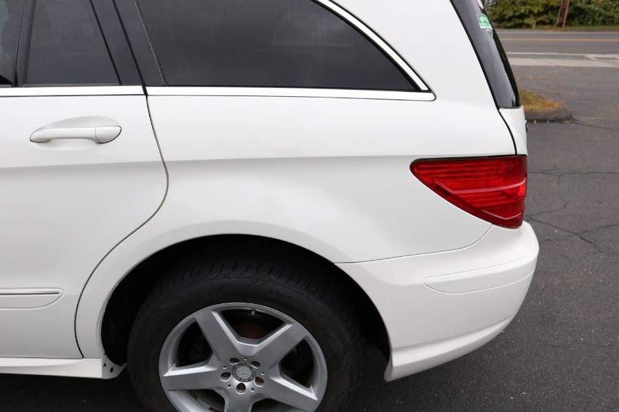 2010 Mercedes-Benz R-Class 4MATIC 4dr R350, available for sale in Bristol, Connecticut | Dealmax Motors LLC. Bristol, Connecticut 2010 Mercedes-Benz R-Class 4MATIC 4dr R350, available for sale in Bristol, Connecticut | Dealmax Motors LLC. Bristol, Connecticut
