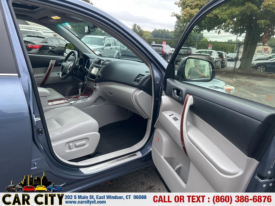 2013 Toyota Highlander Hybrid 4WD 4dr Limited (Natl), available for sale in East Windsor, Connecticut | Car City LLC. East Windsor, Connecticut 2013 Toyota Highlander Hybrid 4WD 4dr Limited (Natl), available for sale in East Windsor, Connecticut | Car City LLC. East Windsor, Connecticut