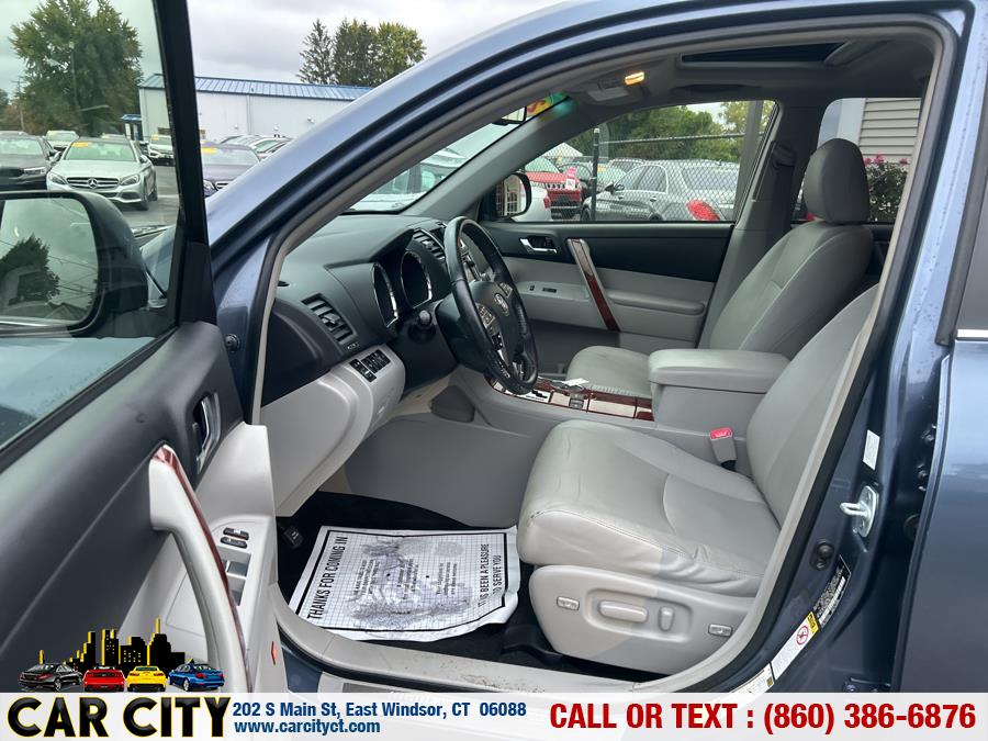 2013 Toyota Highlander Hybrid 4WD 4dr Limited (Natl), available for sale in East Windsor, Connecticut | Car City LLC. East Windsor, Connecticut 2013 Toyota Highlander Hybrid 4WD 4dr Limited (Natl), available for sale in East Windsor, Connecticut | Car City LLC. East Windsor, Connecticut