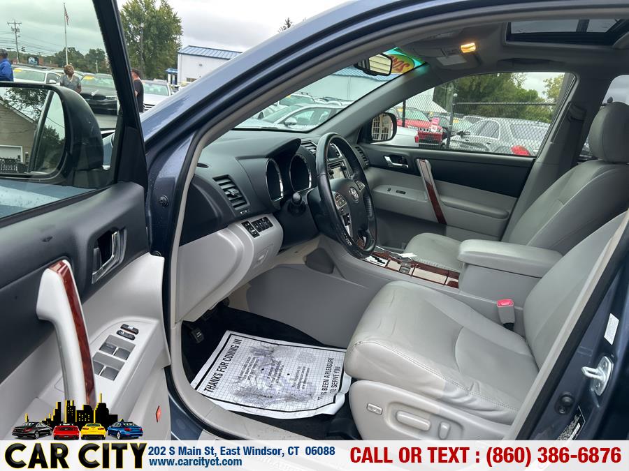 2013 Toyota Highlander Hybrid 4WD 4dr Limited (Natl), available for sale in East Windsor, Connecticut | Car City LLC. East Windsor, Connecticut 2013 Toyota Highlander Hybrid 4WD 4dr Limited (Natl), available for sale in East Windsor, Connecticut | Car City LLC. East Windsor, Connecticut