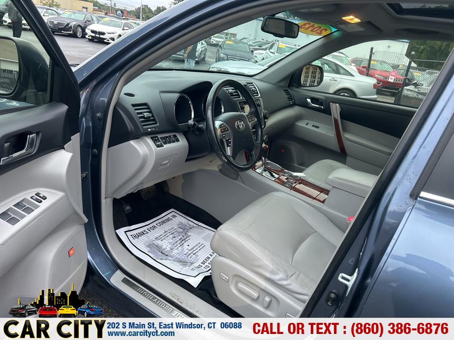 2013 Toyota Highlander Hybrid 4WD 4dr Limited (Natl), available for sale in East Windsor, Connecticut | Car City LLC. East Windsor, Connecticut 2013 Toyota Highlander Hybrid 4WD 4dr Limited (Natl), available for sale in East Windsor, Connecticut | Car City LLC. East Windsor, Connecticut