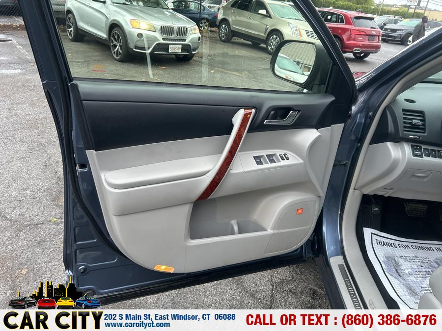 2013 Toyota Highlander Hybrid 4WD 4dr Limited (Natl), available for sale in East Windsor, Connecticut | Car City LLC. East Windsor, Connecticut 2013 Toyota Highlander Hybrid 4WD 4dr Limited (Natl), available for sale in East Windsor, Connecticut | Car City LLC. East Windsor, Connecticut