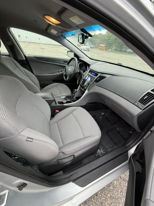 2012 Hyundai Sonata 4dr Sdn 2.4L Auto GLS PZEV, available for sale in Springfield, Massachusetts | Auto Globe LLC. Springfield, Massachusetts 2012 Hyundai Sonata 4dr Sdn 2.4L Auto GLS PZEV, available for sale in Springfield, Massachusetts | Auto Globe LLC. Springfield, Massachusetts